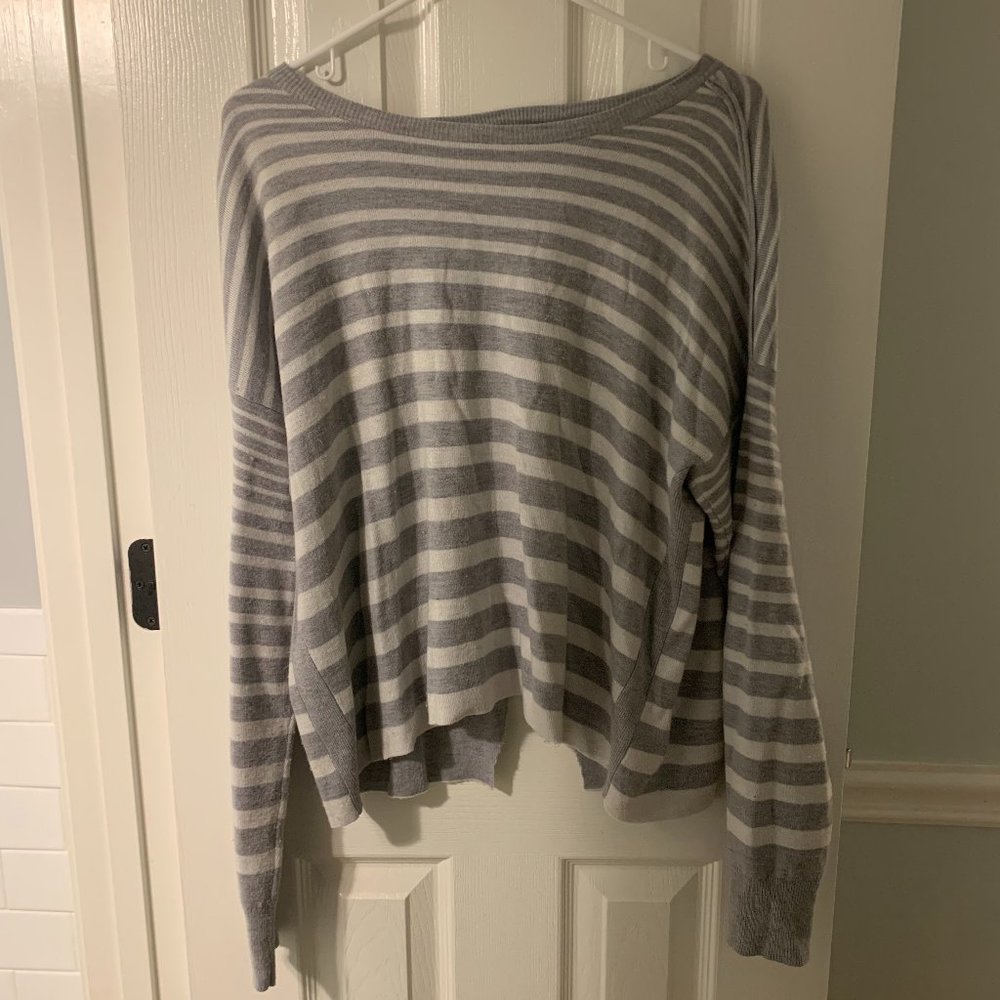 Splendid White and Gray Sweater